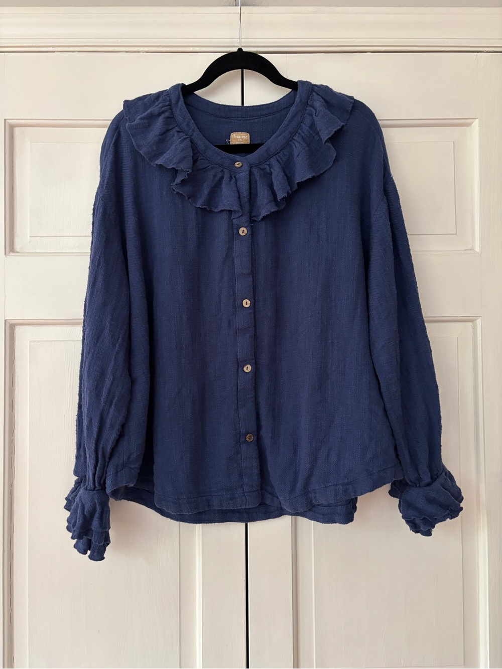 Free People Free-est Summer Vibes Ruffle Neck Button-Down Top Navy Peony Large - Picture 4 of 16